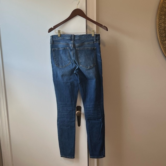 Gap jeans, not worn much size 6/28L. True skinny style. - Picture 2 of 5